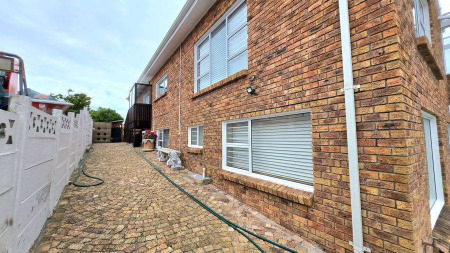 4 Bedroom Property for Sale in Kleinbaai Western Cape